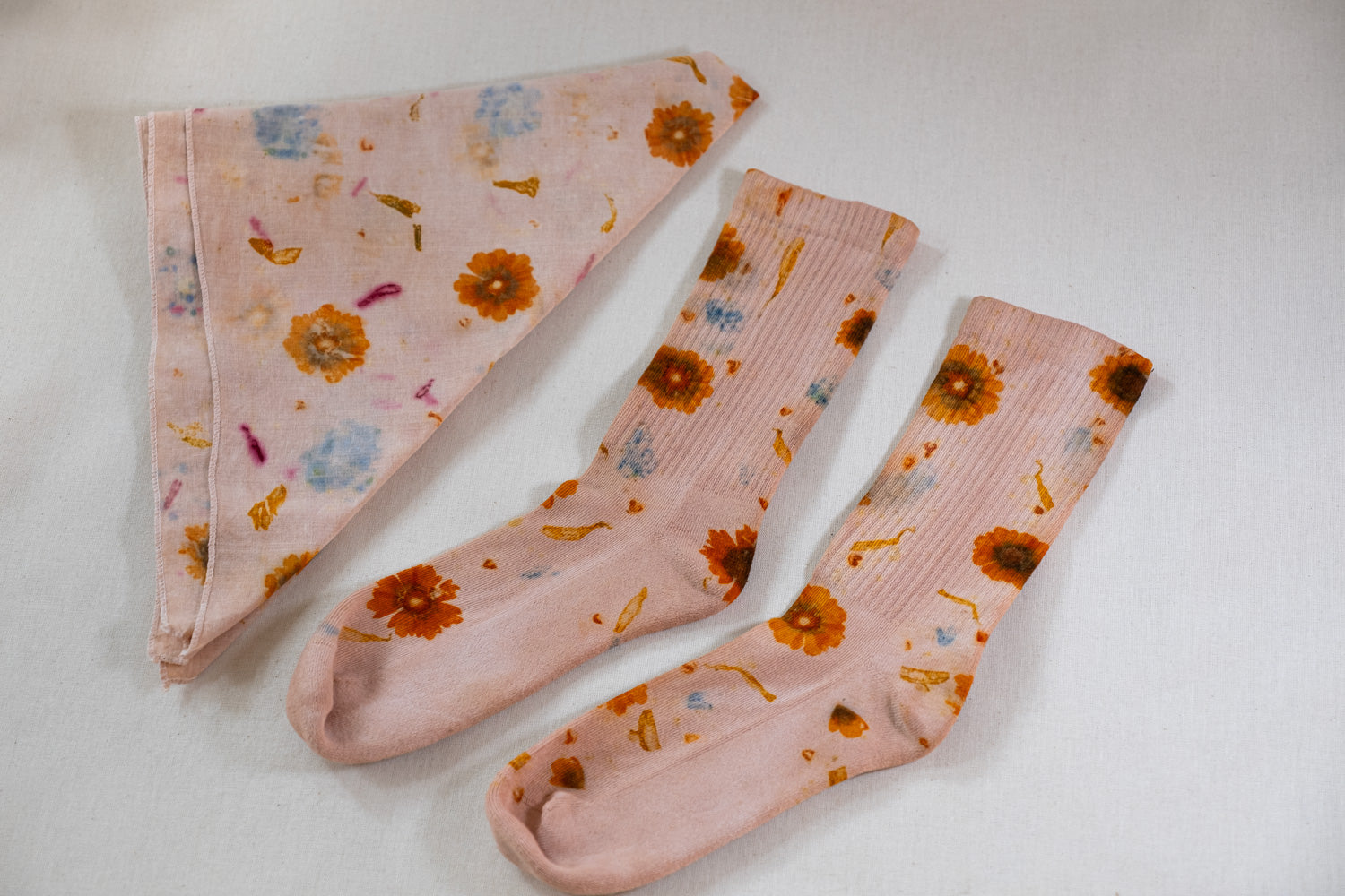 Taller Pañuelos y Calcetines Florales | Teñido + Estampado Botánico