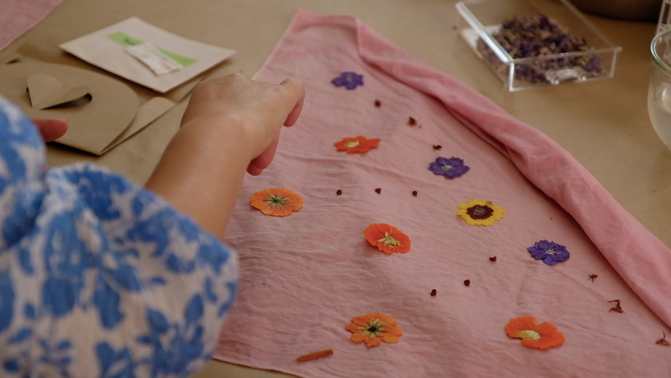 Taller Pañuelos y Calcetines Florales | Teñido + Estampado Botánico